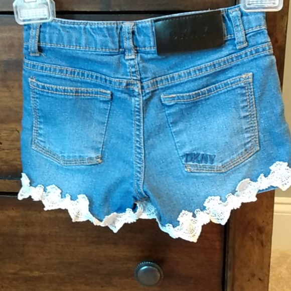 DKNY & Self Esteem 2 tops and a pair of shorts - Picture 5 of 7